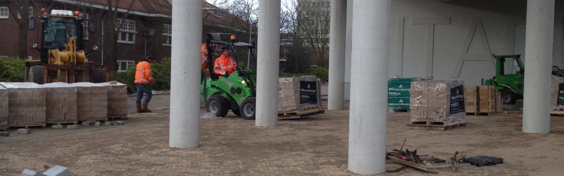 bestrating rondom nieuw hotel op de Frederikskarzerne te Den Haag